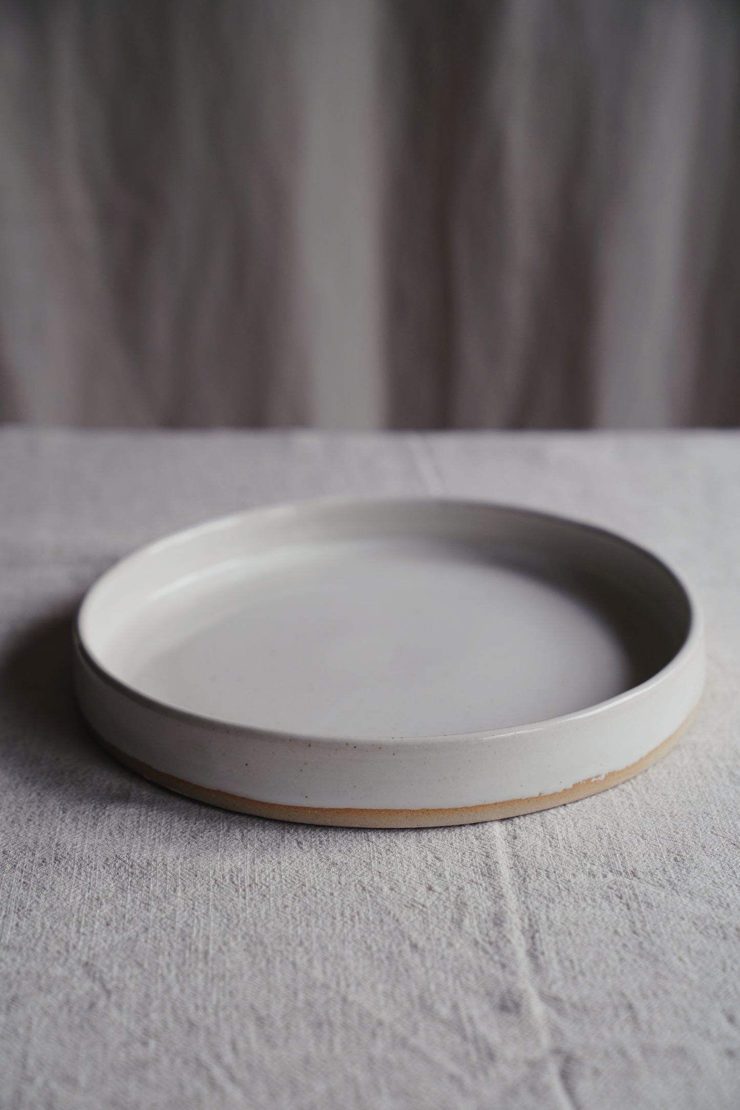 rimmed white plate